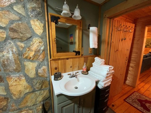 21027 Wayah Road, Topton, NC 28781