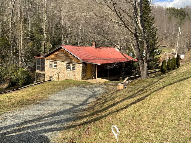 21027 Wayah Road, Topton, NC 28781