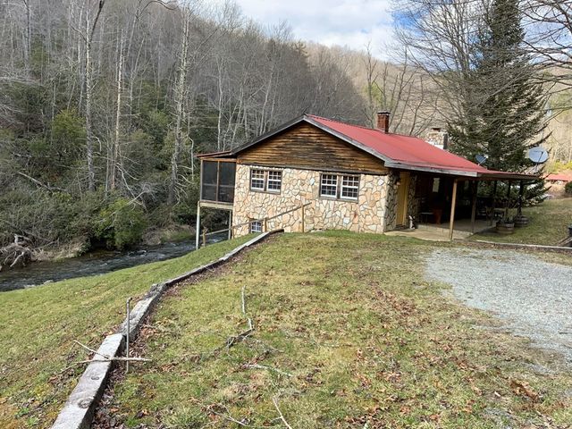 21027 Wayah Road, Topton, NC 28781