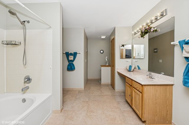 2930 Plumrose Lane, Mchenry, IL 60050