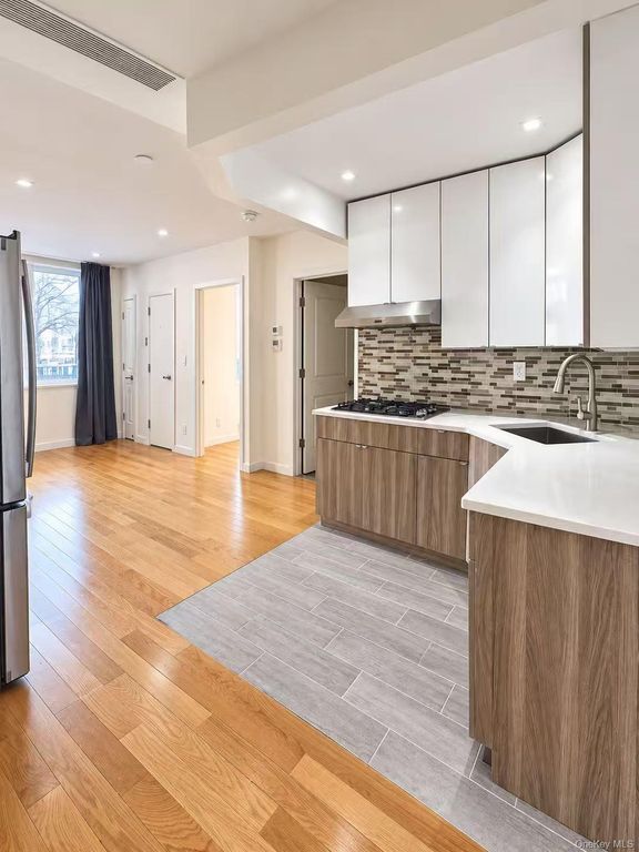 4223 Parsons Boulevard 2D, Flushing, NY 11355 — exterior