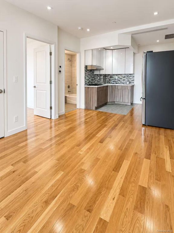 4223 Parsons Boulevard 2D, Flushing, NY 11355 — photo 3