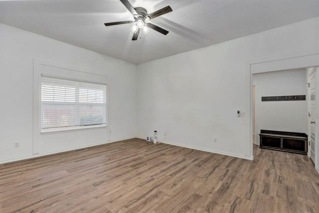 5601 W Pecan Street, Springfield, MO 65802