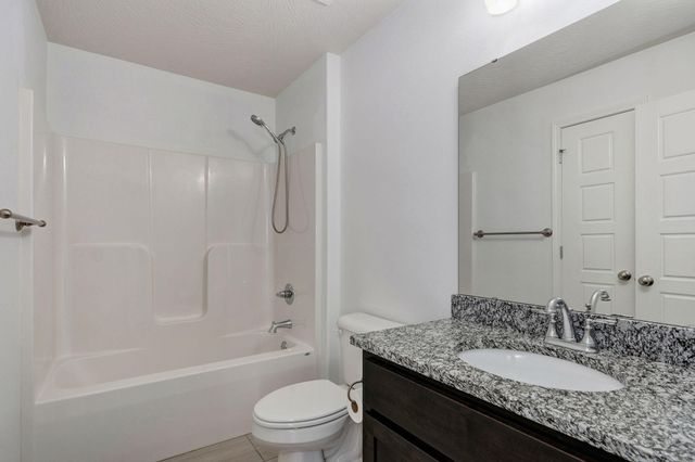 5601 W Pecan Street, Springfield, MO 65802