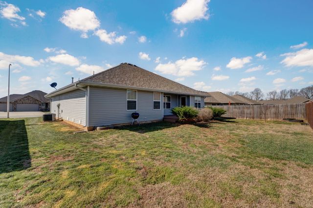 5601 W Pecan Street, Springfield, MO 65802
