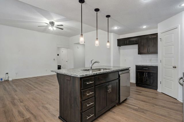 5601 W Pecan Street, Springfield, MO 65802