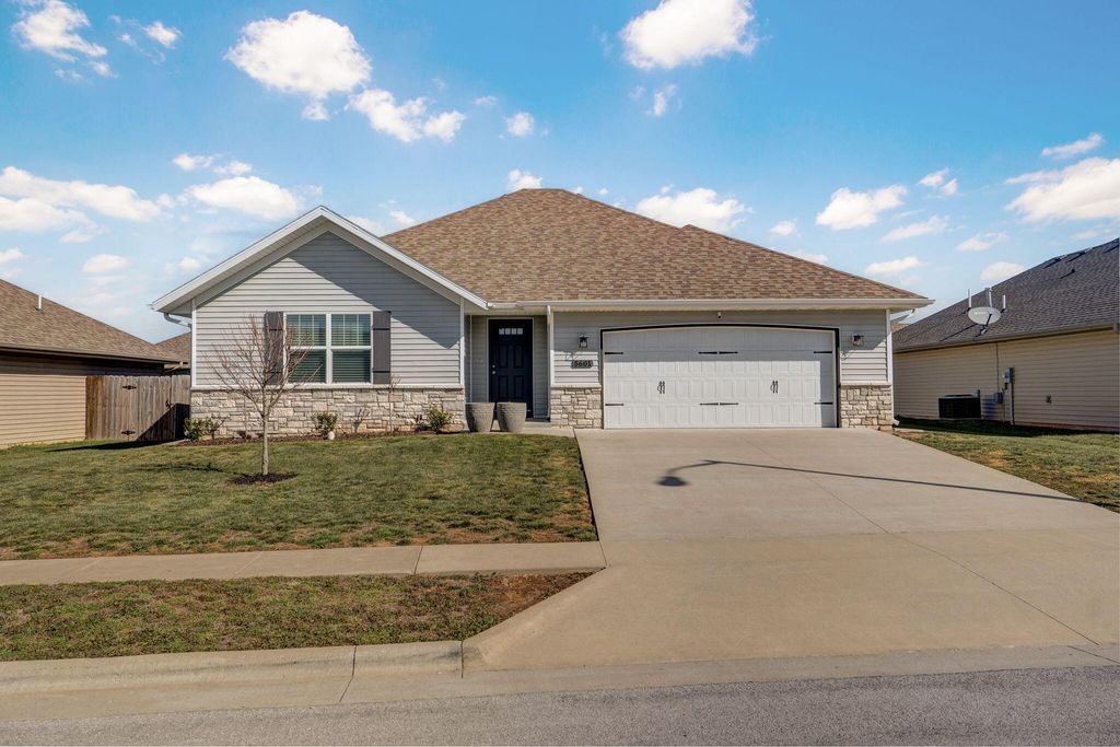 5601 W Pecan Street, Springfield, MO 65802