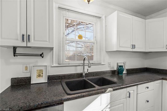 2619 Pinecroft Road, Greensboro, NC 27407