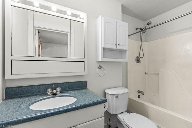 2619 Pinecroft Road, Greensboro, NC 27407