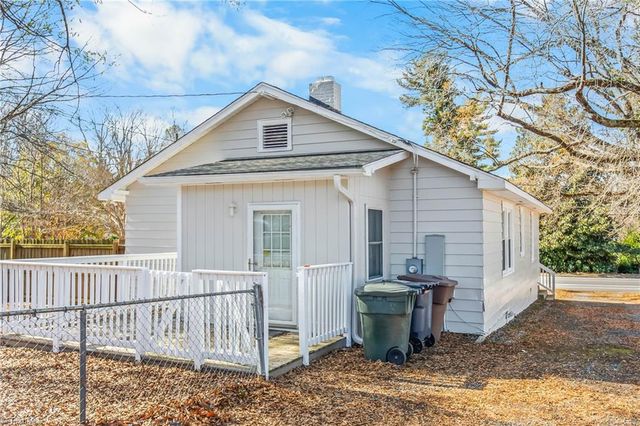 2619 Pinecroft Road, Greensboro, NC 27407