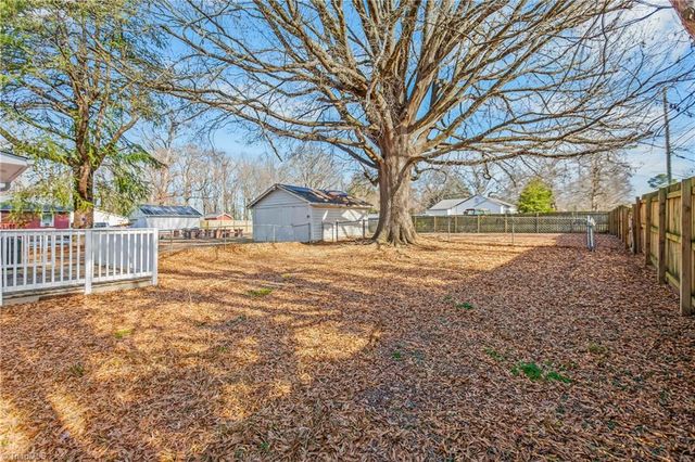 2619 Pinecroft Road, Greensboro, NC 27407