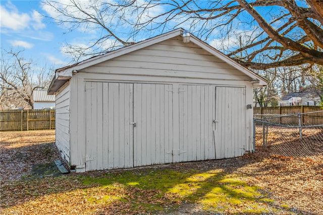 2619 Pinecroft Road, Greensboro, NC 27407