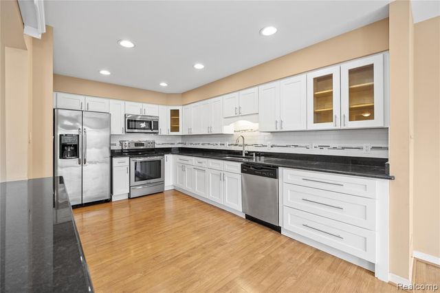 6607 Westbrooke Court, West Bloomfield, MI 48322