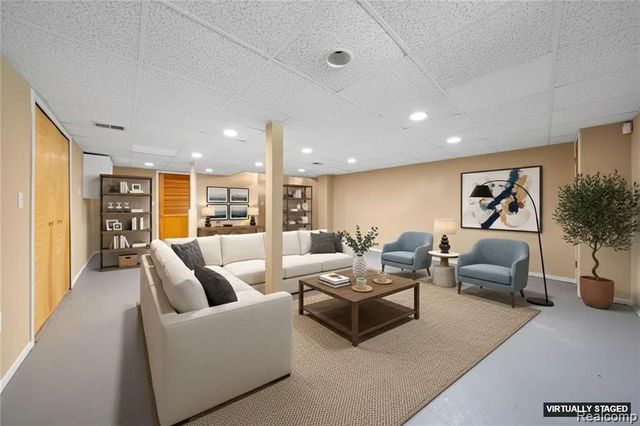 6607 Westbrooke Court, West Bloomfield, MI 48322