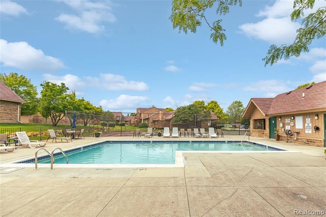 6607 Westbrooke Court, West Bloomfield, MI 48322