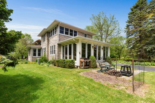 1021 N Sheridan Road, Waukegan, IL 60085