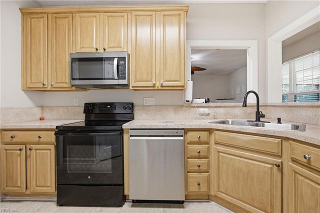 3126 N Stonebridge DR, Norfolk, VA 23504