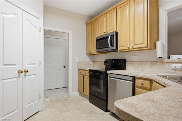 3126 N Stonebridge DR, Norfolk, VA 23504