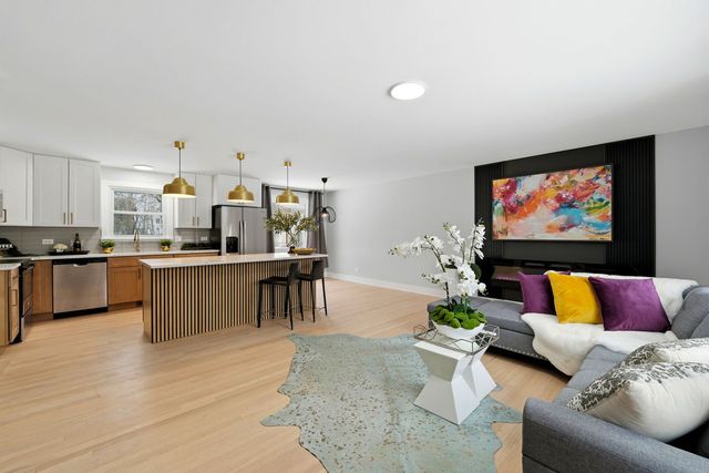 10025 S 86th Court, Palos Hills, IL 60465