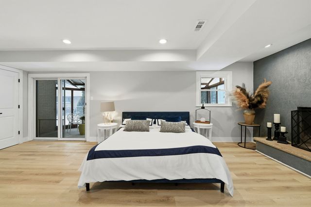 10025 S 86th Court, Palos Hills, IL 60465