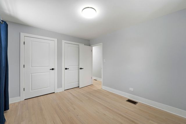 10025 S 86th Court, Palos Hills, IL 60465