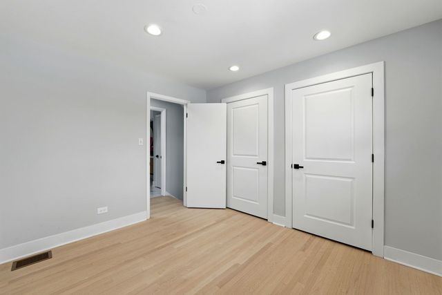 10025 S 86th Court, Palos Hills, IL 60465