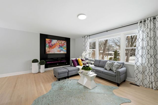 10025 S 86th Court, Palos Hills, IL 60465