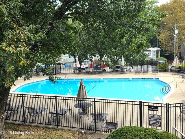 1815 Gardiner Ln APT K82, Louisville, KY 40205