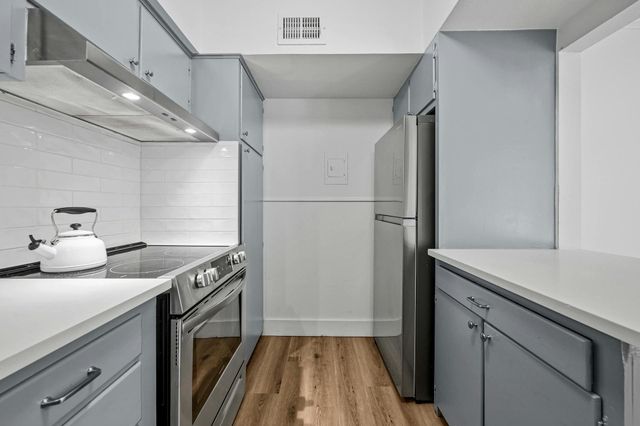 2401 Winsted LN 10, Austin, TX 78703