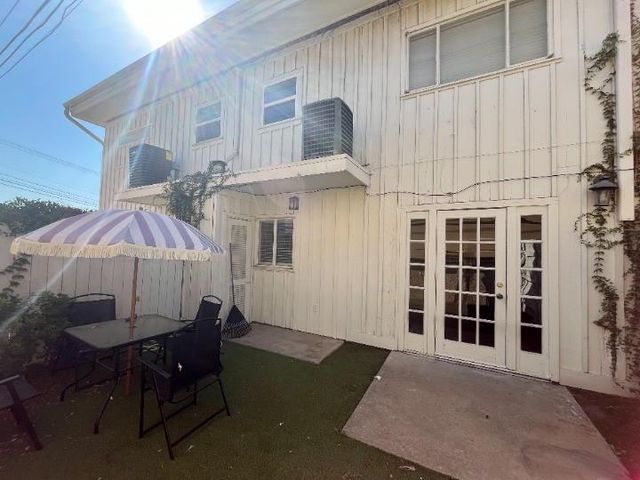 2401 Winsted LN 10, Austin, TX 78703