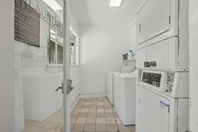 2401 Winsted LN 10, Austin, TX 78703