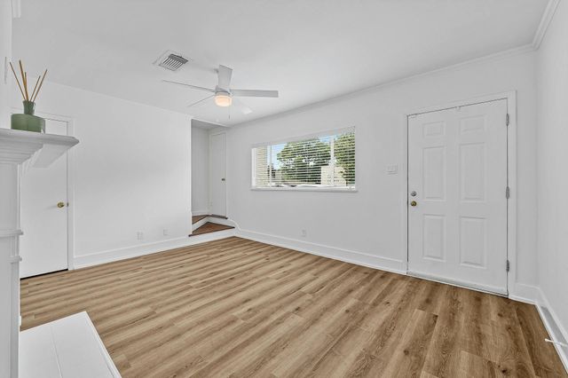 2401 Winsted LN 10, Austin, TX 78703