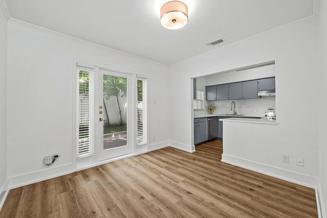 2401 Winsted LN 10, Austin, TX 78703