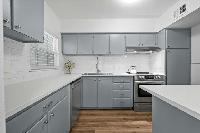 2401 Winsted LN 10, Austin, TX 78703