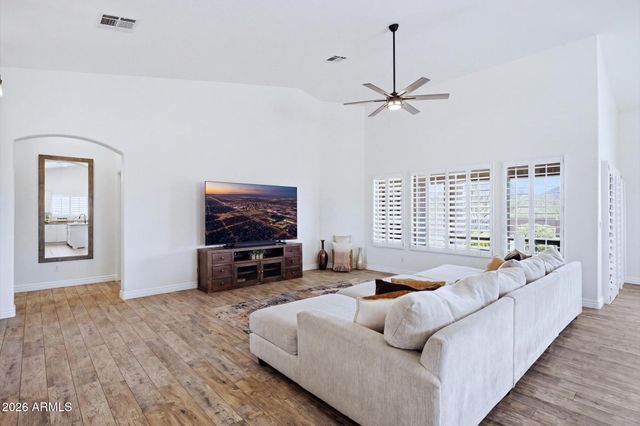 40724 N CENTRAL Avenue, Phoenix, AZ 85086