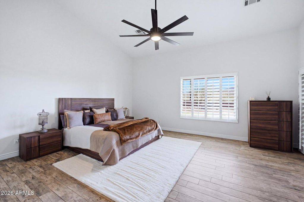 Image 13 of property listing at 40724 N CENTRAL Avenue, Phoenix, AZ 85086