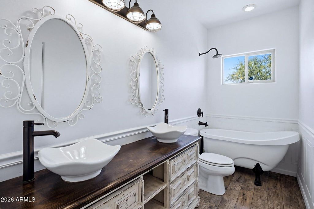 Image 19 of property listing at 40724 N CENTRAL Avenue, Phoenix, AZ 85086