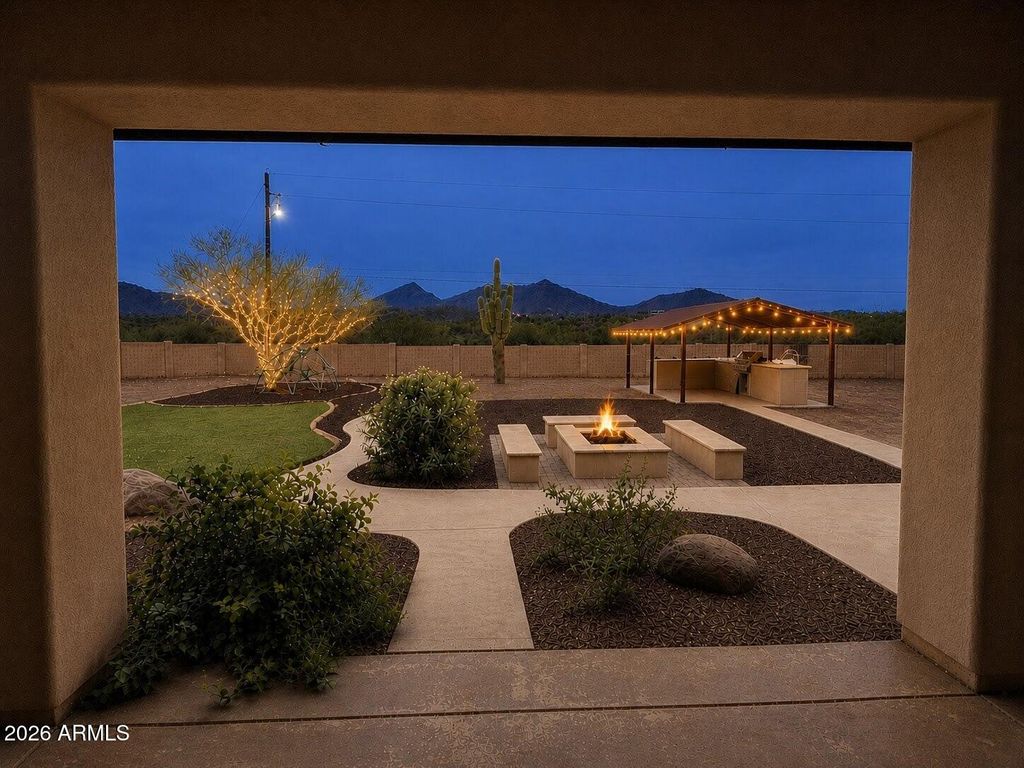 Image 27 of property listing at 40724 N CENTRAL Avenue, Phoenix, AZ 85086