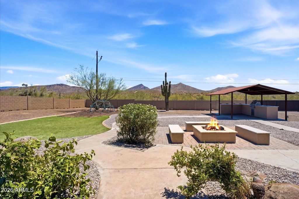 Image 5 of property listing at 40724 N CENTRAL Avenue, Phoenix, AZ 85086