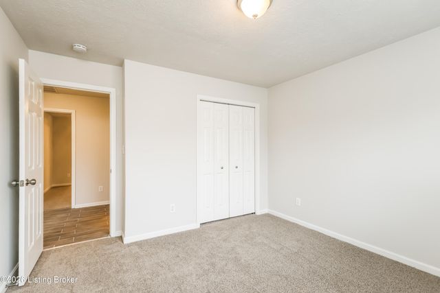 5011 Cronin Dr, Louisville, KY 40245