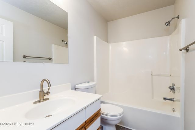 5011 Cronin Dr, Louisville, KY 40245