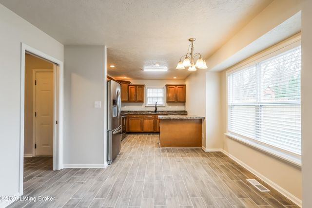 5011 Cronin Dr, Louisville, KY 40245