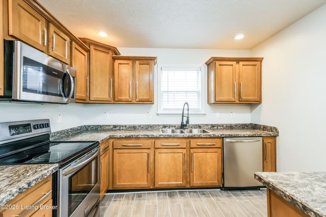 5011 Cronin Dr, Louisville, KY 40245