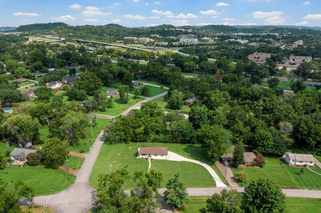 801 Joyce Ln, Nashville, TN 37216