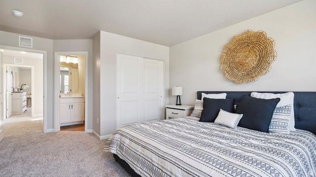 311 N BROADWAY DR, Saratoga Springs, UT 84045