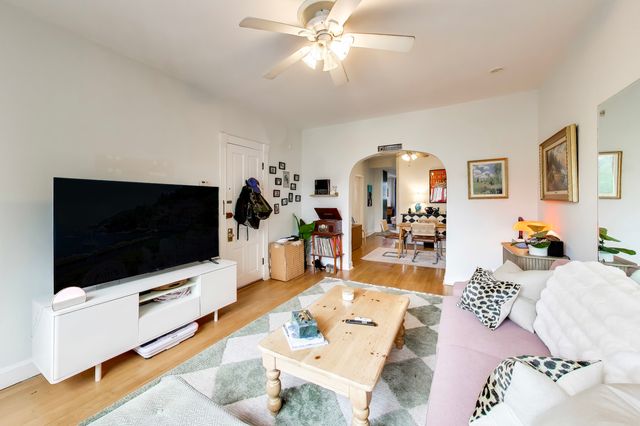 3243 N Hoyne Avenue, Chicago, IL 60618