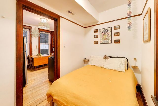 3243 N Hoyne Avenue, Chicago, IL 60618