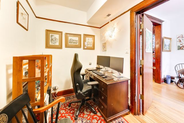 3243 N Hoyne Avenue, Chicago, IL 60618