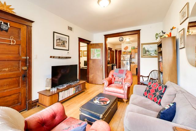 3243 N Hoyne Avenue, Chicago, IL 60618