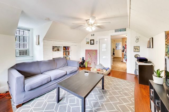 3243 N Hoyne Avenue, Chicago, IL 60618